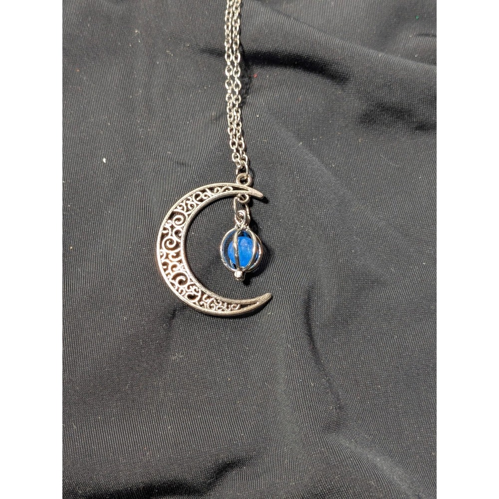 Vintage Style Filigree Crescent‎ Moon Pendant Necklace with Blue Charm